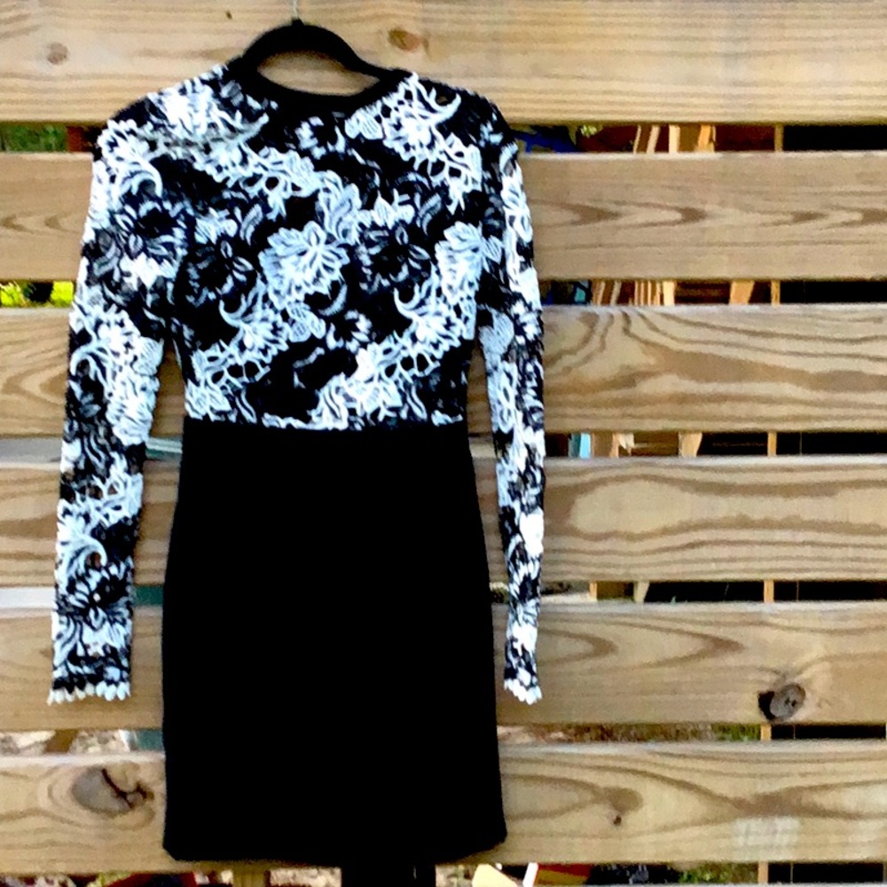 ROMEO&JULIET COUTURE BLACK AND WHITE LACE DRESS SIZE S